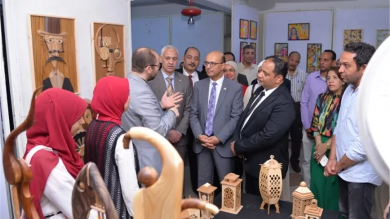 المنشاوي يفتتح معارض أقسام كلية التربية النوعية 2023/2024