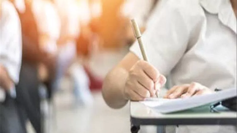 وفاة مراقب امتحانات ثانوية بالزقازيق بعد إصابته بهبوط حاد