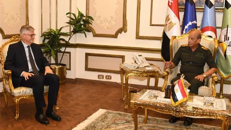 القائد العام للقوات المسلحة يلتقى وكيل سكرتير عام الأمم المتحدة