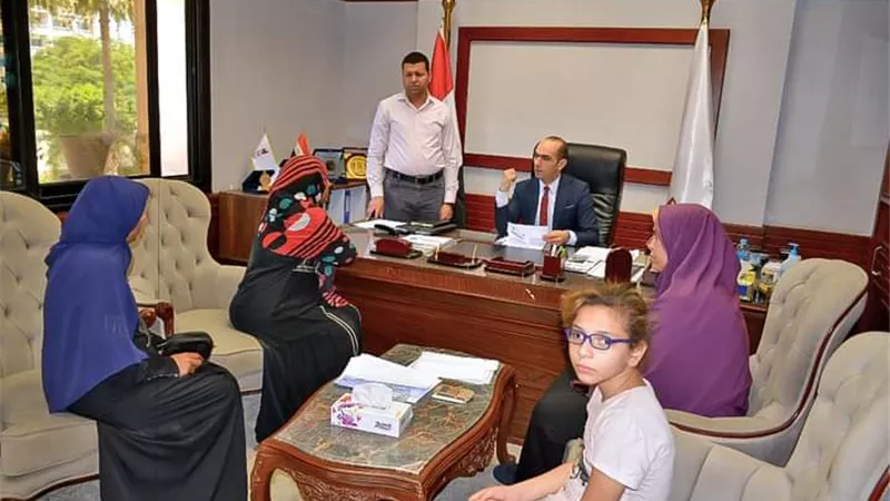 165 مواطنا يعرضون مطالبهم وشكواهم خلال اللقاء الجماهيري بسوهاج