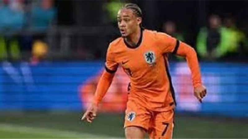 بايرن ميونخ يضم نجم المنتخب الهولندي تشافي سيمونز