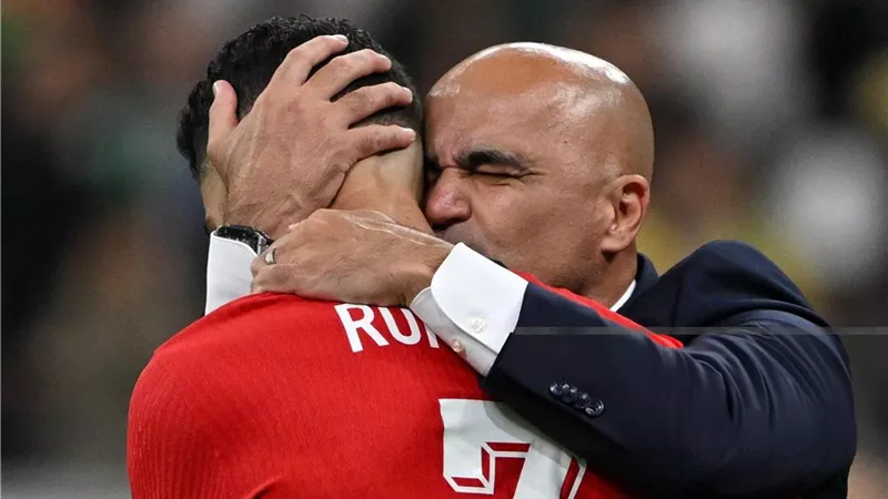 مدرب البرتغال يعلق علي دموع رونالدو بعد اهداره ركلة الجزاء
