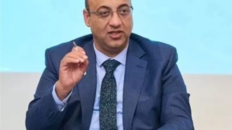 السيرة الذاتيه للدكتور ايمن بهاء الدين نائب وزير التربية والتعليم