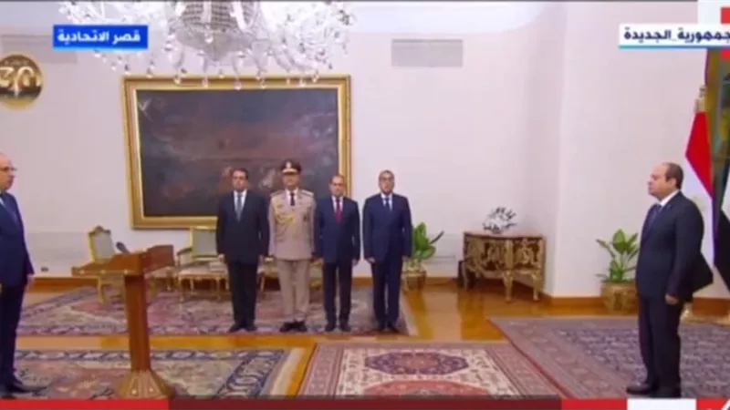الحكومة الجديدة تؤدي اليمين الدستورية أمام الرئيس السيسى