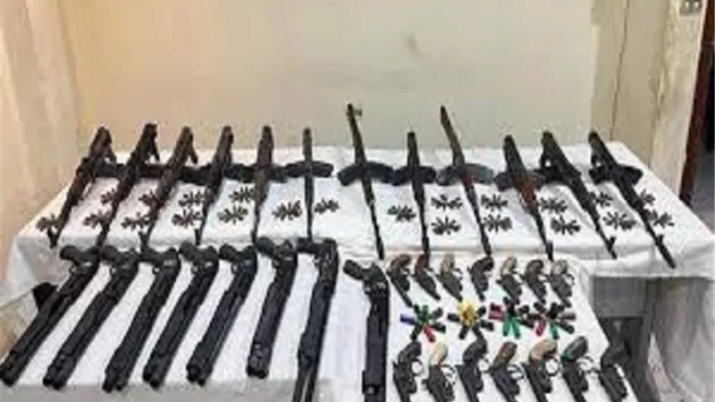 الداخلية: ضبط 133 قطعة سلاح ناري وتنفيذ 65 ألف حكم خلال يوم