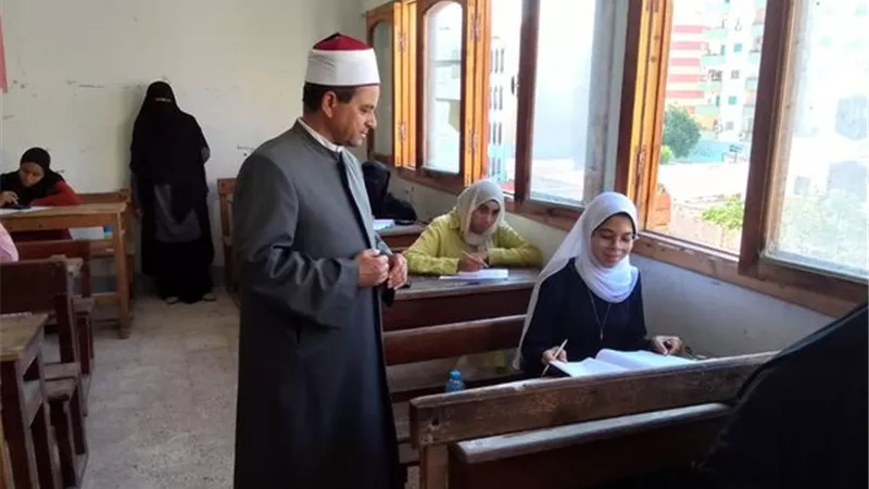 رئيس أزهرية الإسماعيلية يتفقد لجان امتحانات التفاضل والتكامل
