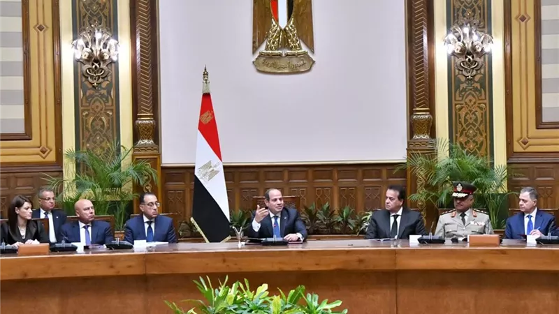 الرئيس السيسي يؤكد أهمية التطوير الشامل للسياسات والأداء الحكومي