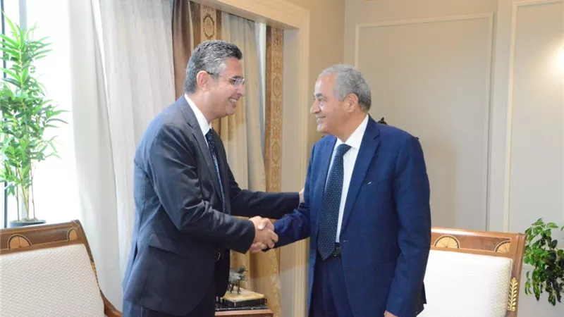 المصيلحي يسلم مهام عمل وزارة التموين للوزير الجديد