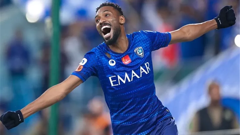 الهلال السعودى يعلن رحيل مدافعه بعد 9 أعوام مع الفريق