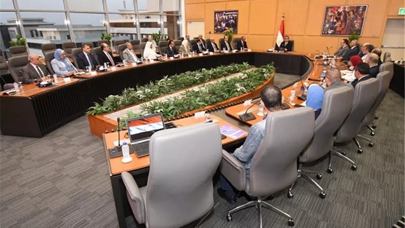 وزير الاسكان : زيادة الاعتماد على المنتجات المحلية وتشجيع توطين التكنولوجيات الحديثة