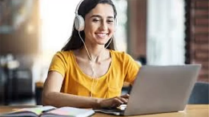 كورسات الاون لاين حكم مشاركتها مع الاخرين
