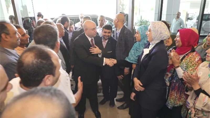 محافظ بنى سويف استقبل القيادات والعاملين بالديوان العام