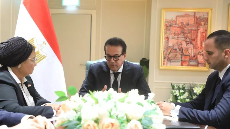 وزير الصحة يجتمع بنوابه الثلاثة لوضع أسس وخطط العمل