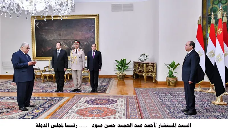 رئيسا مجلس الدولة والنيابة الإدارية يحلفان اليمين أمام الرئيس السيسي