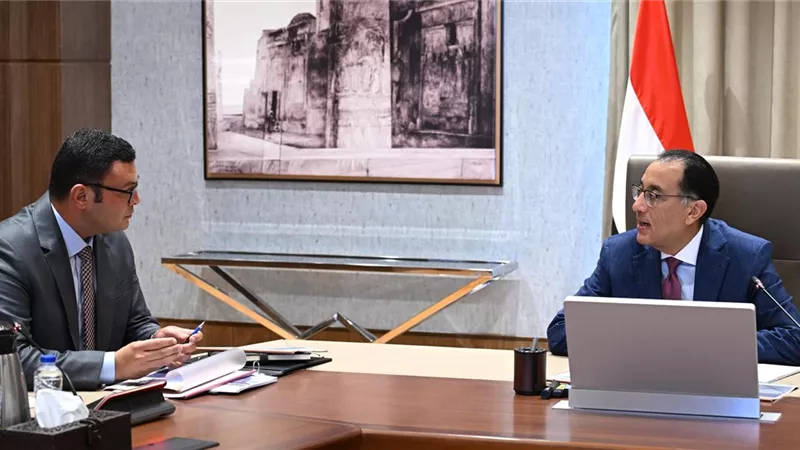 رئيس الوزراء يستعرض مع وزير الإسكان رؤية العمل خلال الفترة المقبل