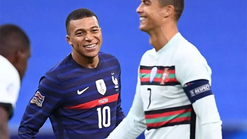 مبابي قبل مواجهة رونالدو في اليورو: سيظل أسطورة اللعبة