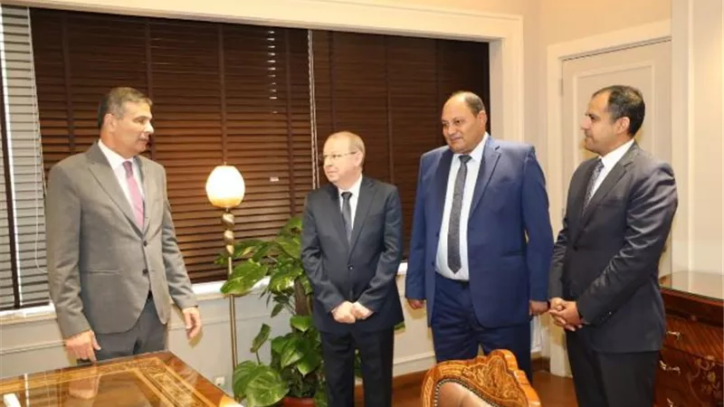 وزير الزراعة يستقبل المهنئين ويجتمع بقيادات الوزارة