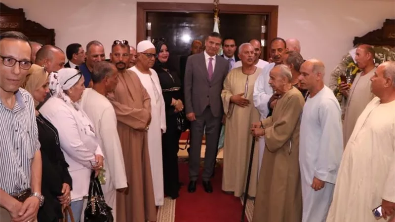 علاء فاروق يلتقي عددا من المزارعين في أول يوم عمل له بالوزارة