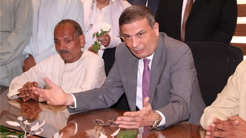 علاء فاروق يلتقي عددا من المزارعين في أول يوم عمل له بالوزارة