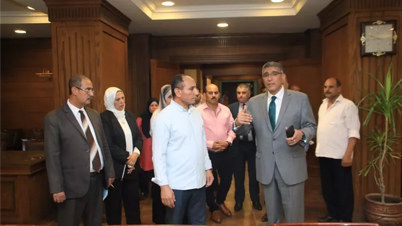محافظ الجيزة يوجه بضرورة العمل الجماعي وتطبيق منظومة التحول الرقم