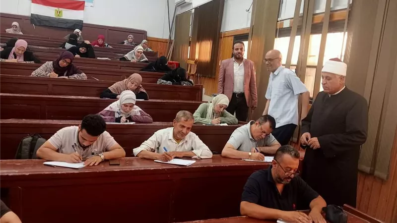 رئيس الأزهر بالقليوبية يتفقد لجان امتحانات الرواق الأزهرى للعلوم