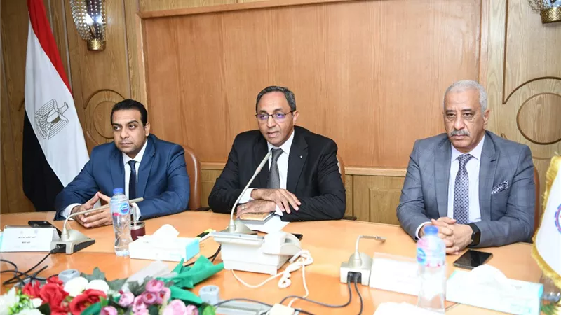 محافظ قنا يترأس أول اجتماع للمجلس التنفيذى