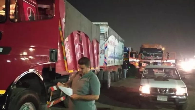 جهاز 15 مايو يشن حملة ليلية على المركبات المخالفة فى المدينة..صور