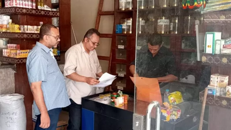 حمله لمراجعة تراخيص المحلات و الإعلانات بالمنيا