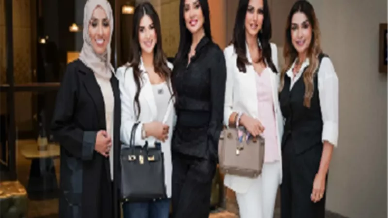 هدي الإتربي مع أعضاء