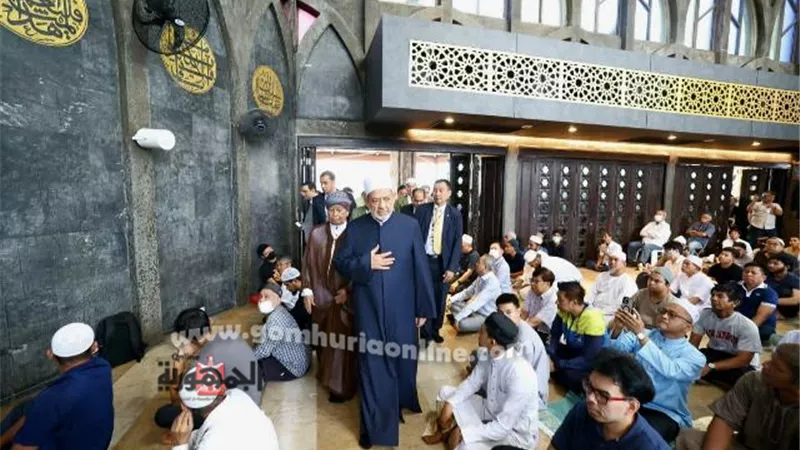 شيخ الأزهر يؤدِّي صلاة الجمعة بالمركز الإسلامي فور وصوله بانكوك