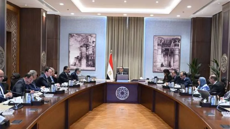 الأسعار وتخفيف الأحمال.. ملفات شائكة على طاولة الحكومة الجديدة