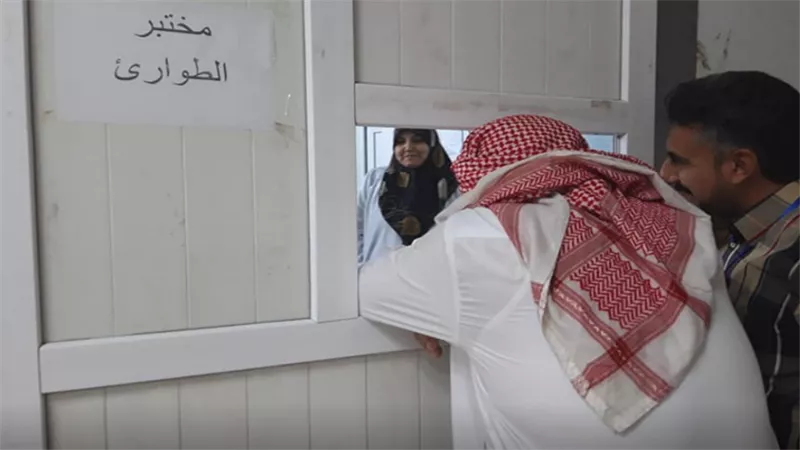 مسؤول عراقي يتنكر بزي عربي لمراقبة عمل المستشفيات