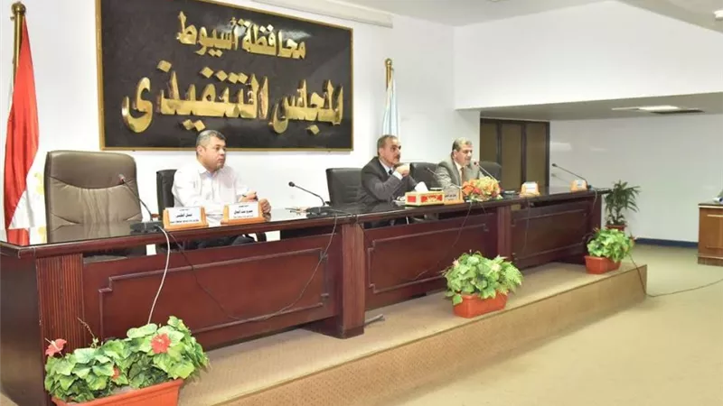 محافظ أسيوط يصدر قرارًا بتشكيل 7 لجان لتلقي طلبات التصالح في مخالفات البناء