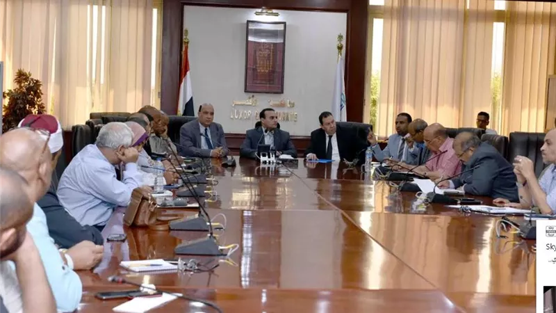 نائب محافظ الأقصر يتابع أعمال مشروع التحول الرقمى لخدمة المواطنين