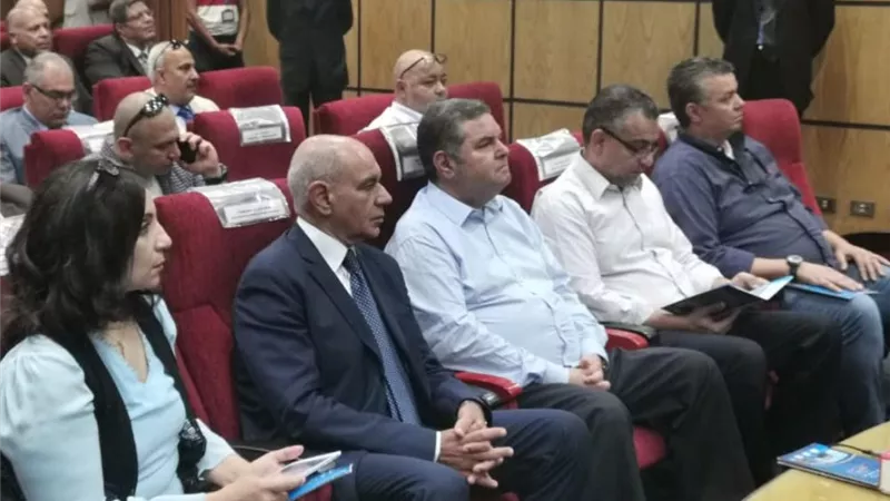 وزير قطاع الاعمال يتفقد محطة حاويات الدخيلة