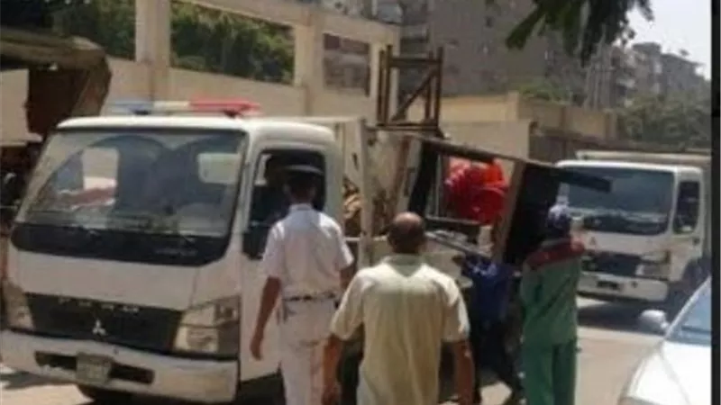 حى المعادى ينفذ حملة لرفع الاشغالات بجانب المترو