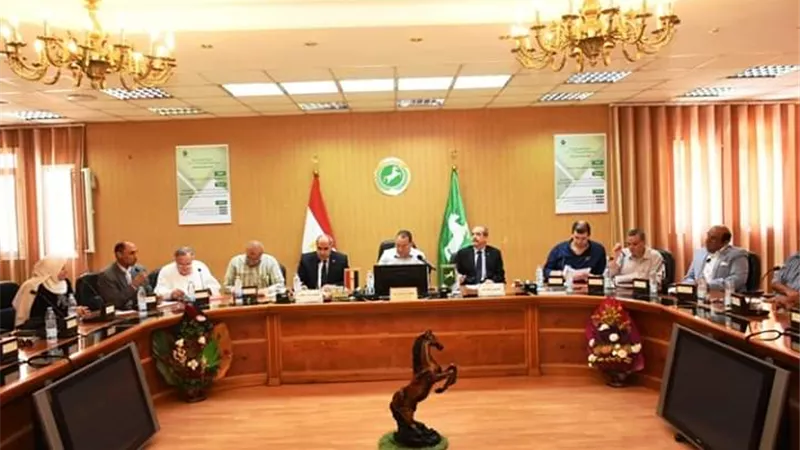 غراب يلتقي أعضاء مجلس النواب ويستعرض ملف تقنين أوضاع واضعي اليد على أراضي الدولة