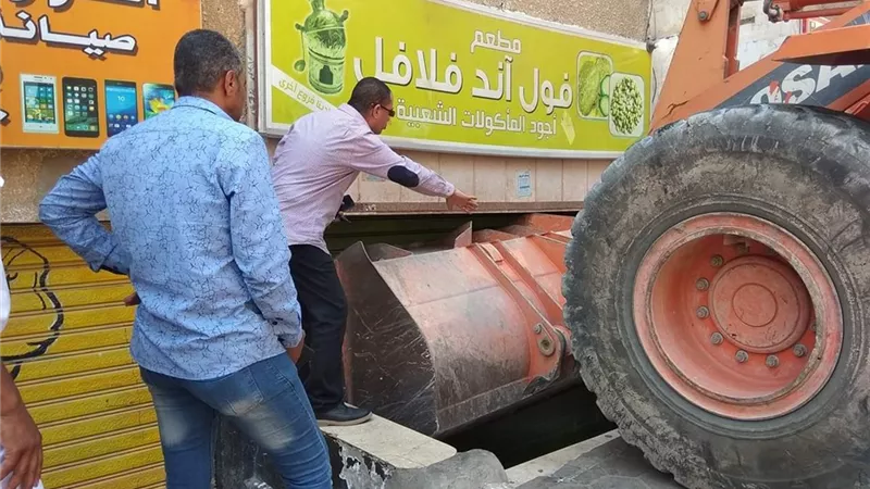 جهاز العبور يشن حملة ازالات على المباني المخالفة بالحي الخامس..صور