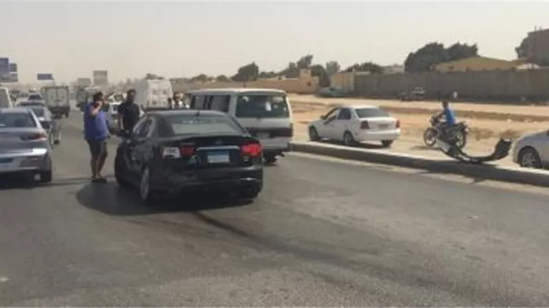 إصابة شخصين فى حادث تصادم بطريق الواحات الصحراوى
