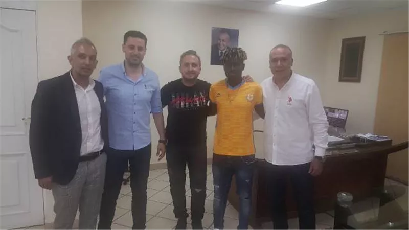 الإسماعيلي يتعاقد مع صانع العاب منتخب غينيابيساو