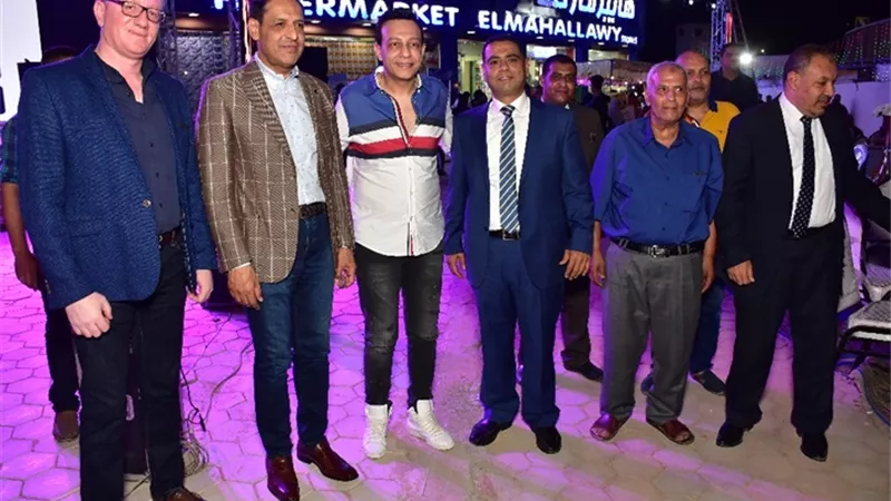 عصام النمر يسبب ازمة فى محلات مسطرد .. لهذا السبب.. صور