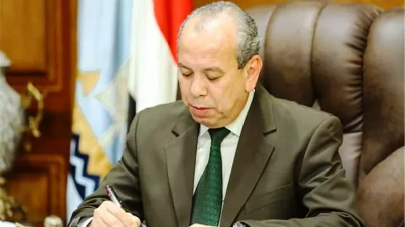 محافظ كفرالشيخ:إزالة 12 حالات تعدى عل الاراضى الزراعية خلال أسبوع