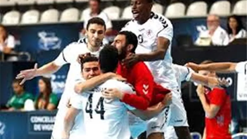 سفير مصر بإسبانيا يتصل ببعثة منتخب كرة اليد للشباب قبل مواجهة فرنسا