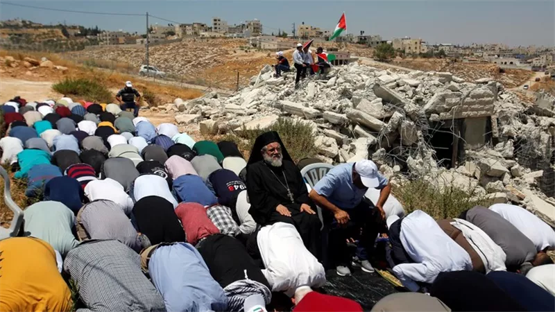 السلطات الإسرائيلية تعتدي على المعتصمين بالقدس