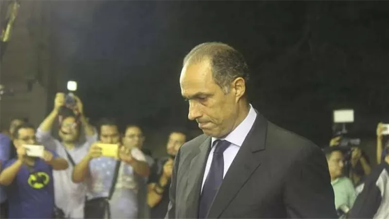 نجل مبارك يقدم العزاء فى والدة يسرا .. صور