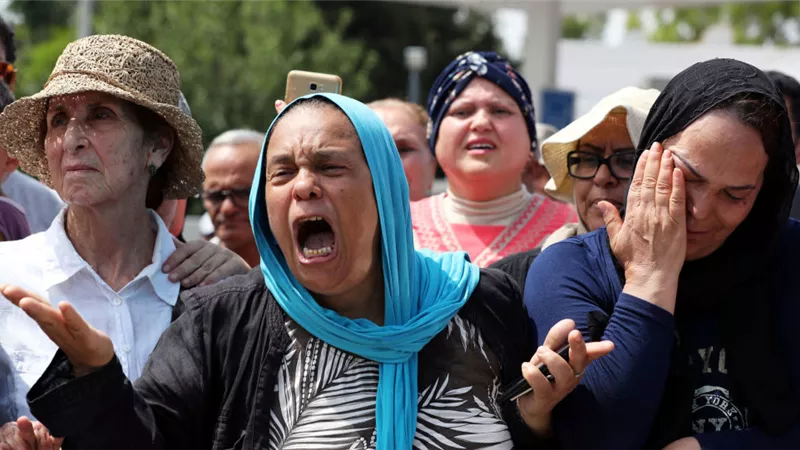 جنازة السبسى تخرج الان من القصر الرئاسى وبكاء وصرخات الشعب التونسى تلحقة (صور)