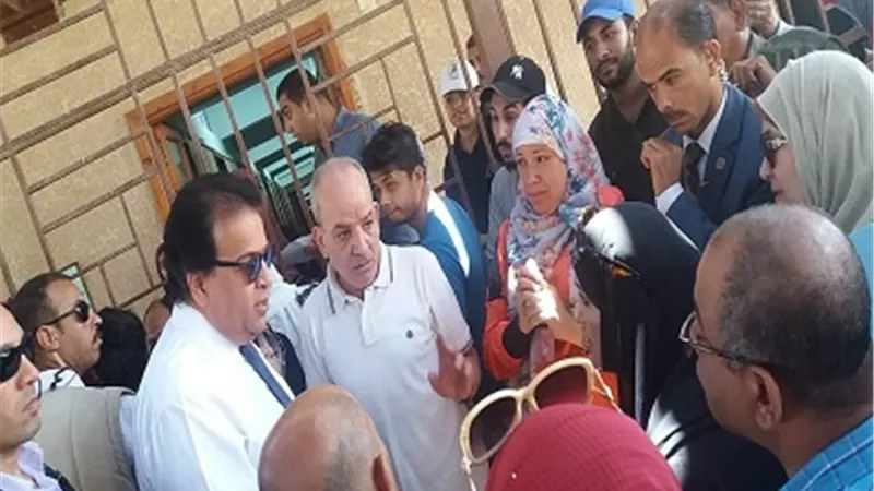 وزير التعليم العالي يتفقد مكتب التنسيق الرئيسي للقبول بالجامعات..صور
