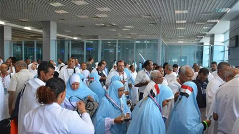 اولى رحلات حجاج الجمعيات بسوهاج..الخميس