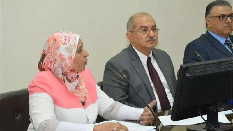 رئيس جامعة أسيوط يبحث سبل مواجهة العجز فى أطباء التخدير