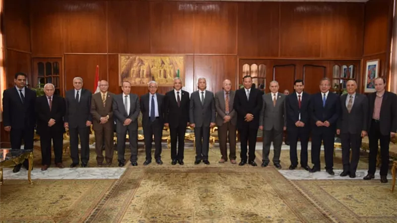 رئيس جامعة المنوفية والمحافظ يشهدان اجتماع اللجنة العليا لإعداد إستراتيجية 20 - 30